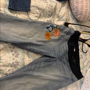 Maternity low rise capris